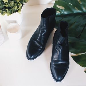 Witch Pointed black ankle boots
